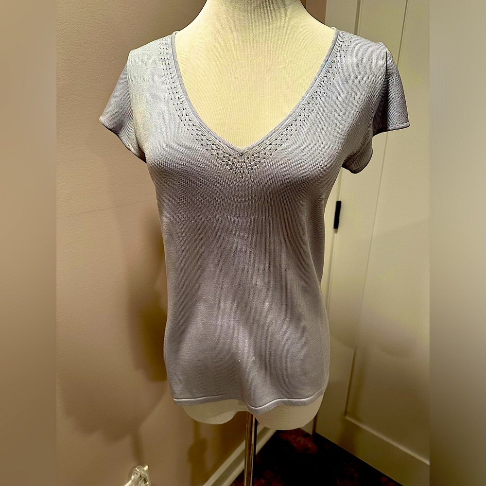 BANANA REPUBLIC 100% silk knit eyelet detail along v neckline VINTAGE
